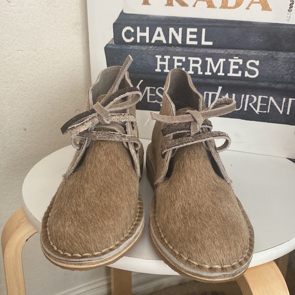 🤍🤎UWEZO calf hair boots 🤎🤍Size 8 - Picture 3 of 14